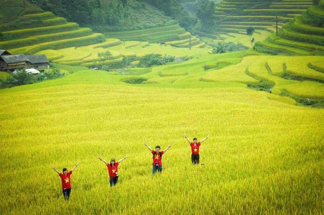 Cảnh đẹp mùa lúa Phù Luông khiến nhiều người mong ngóng.