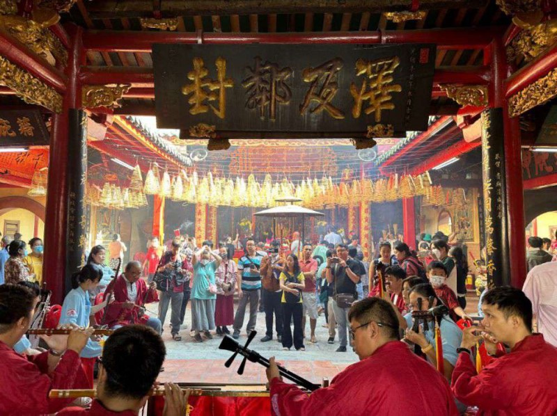 Biểu diễn nghệ thuật tại Chùa Ông Bổn.