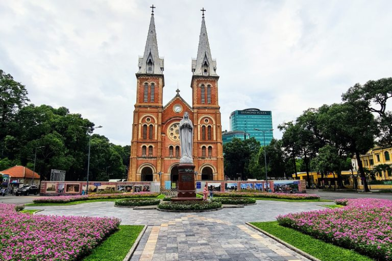 Nhà Thờ Đức Bà – địa điểm du lịch nổi tiếng ở Sài Gòn
