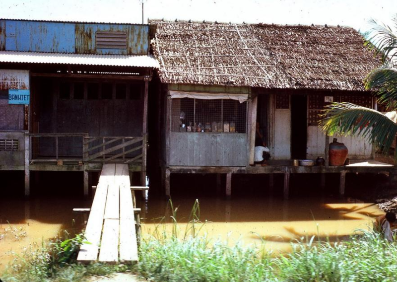 Hình ảnh nhà sàn trên sông nước ở Cần Thơ – Chụp bởi William Ruzin
