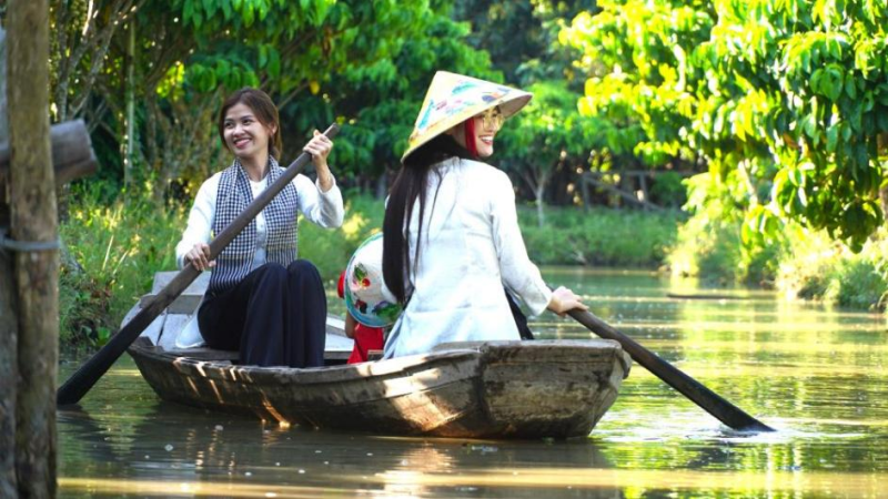 Chèo ghe, thuyền trên những kênh rạch, một trong những hoạt động trải nghiệm thú vị.